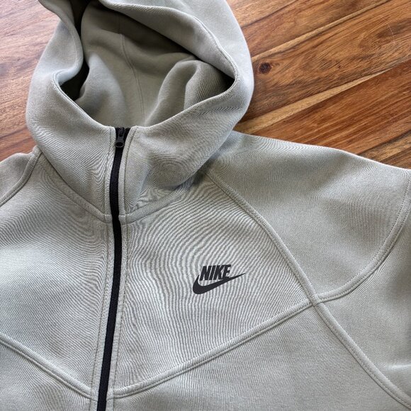 Nike Women's Tech Fleece Windrunner Full-Zip Hoodie - Size L - Picture 1 of 4